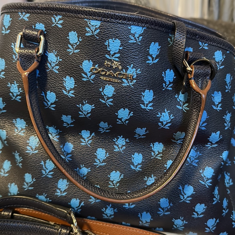 Purse - Picture 2 of 16